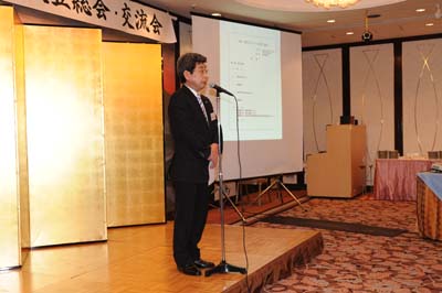 (写真=設立総会であいさつする柳村村長)