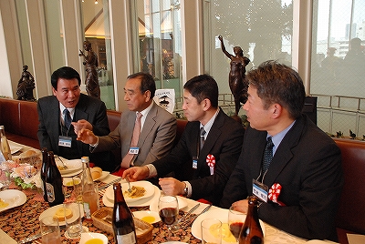 (写真=ゆかりある皆さんとの親睦と交流を楽しみます)2