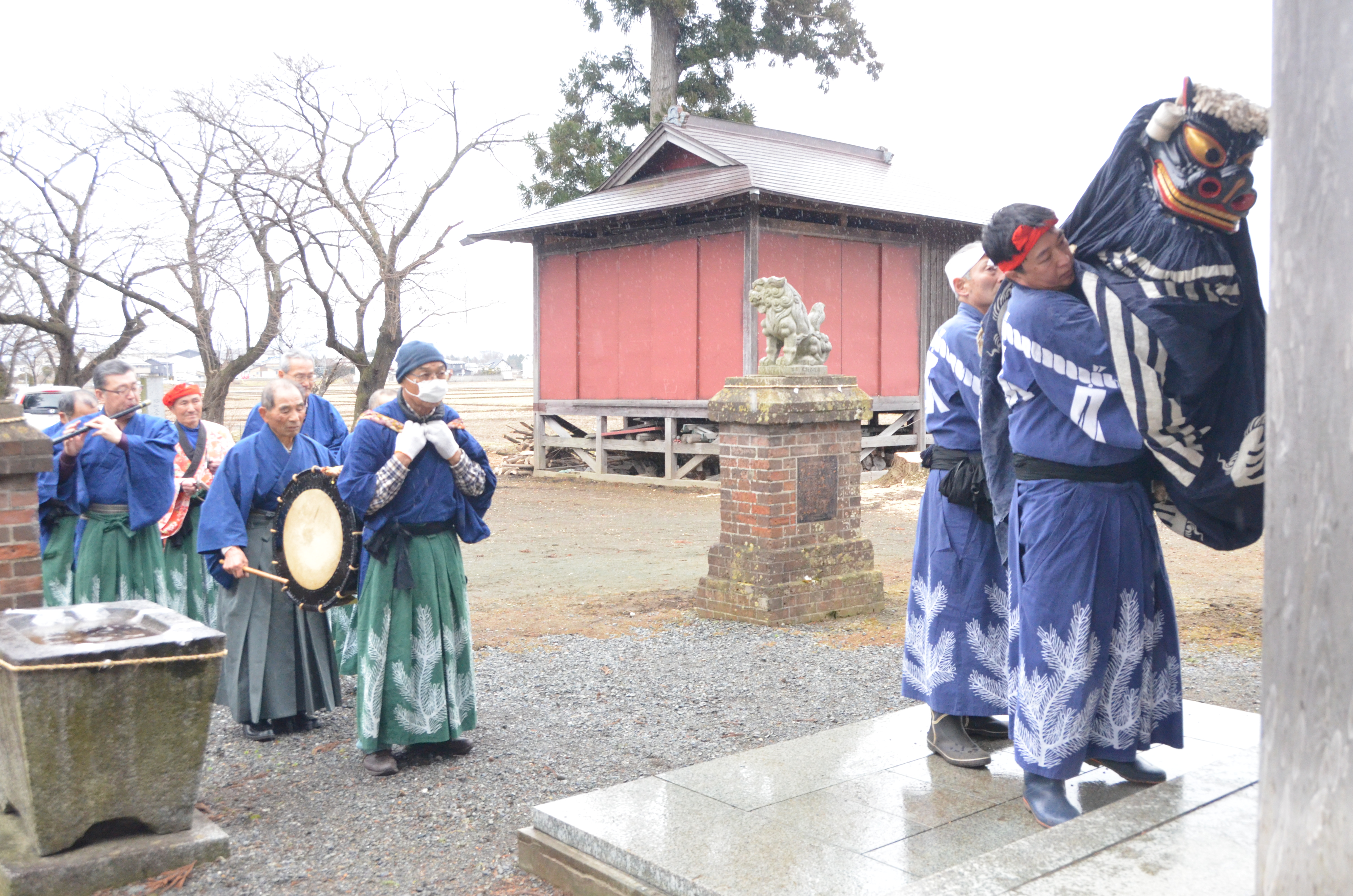 篠木神楽保存会が春祈祷を行う様子