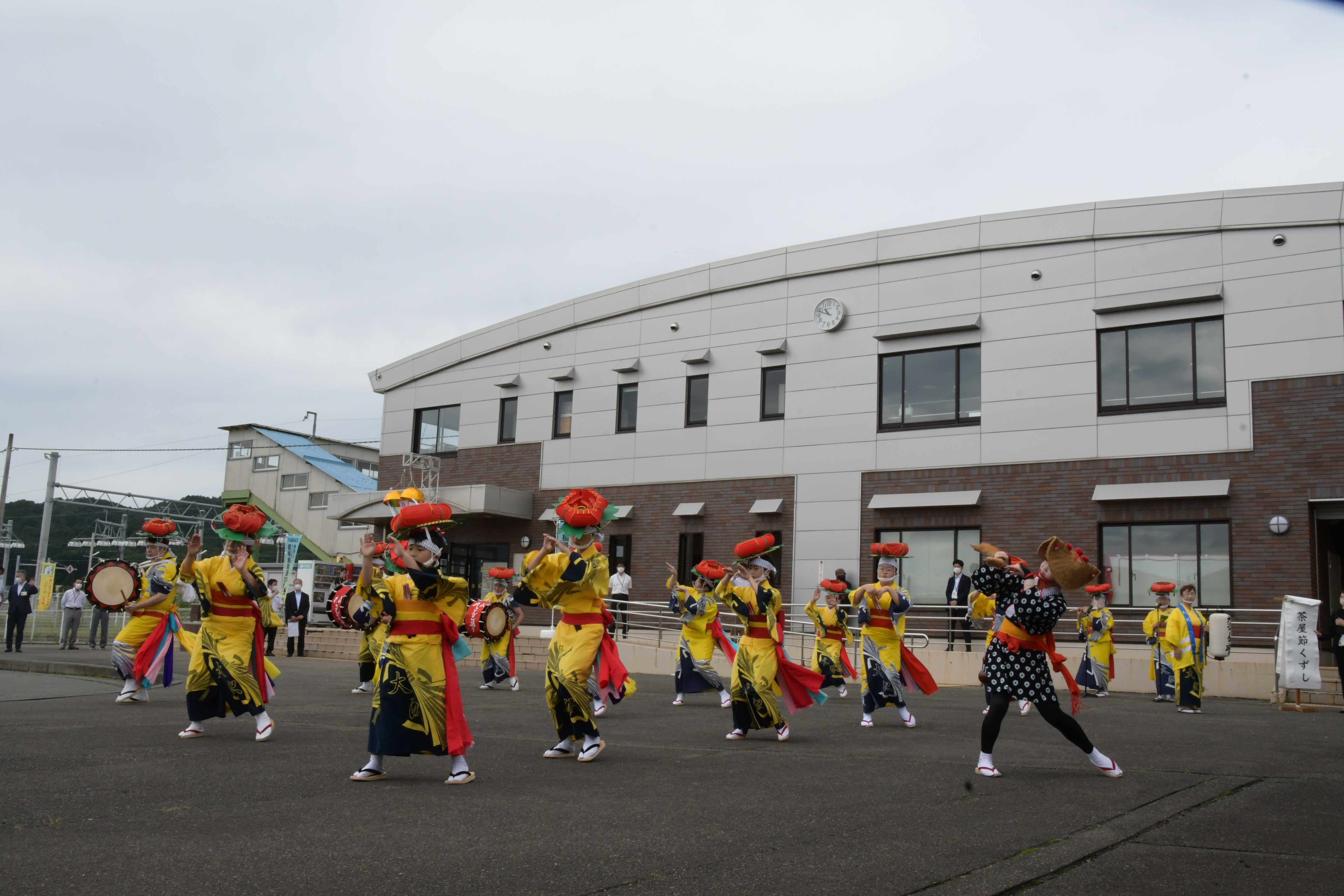 全体の動きを撮影した大沢さんさ踊り