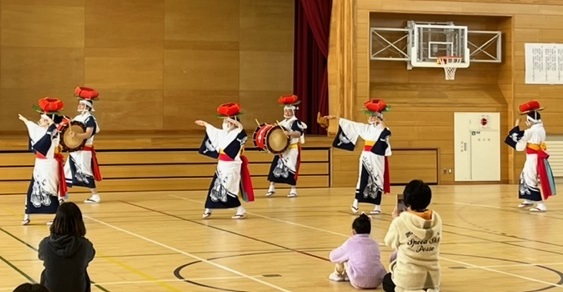 親子さんさ踊り教室の様子