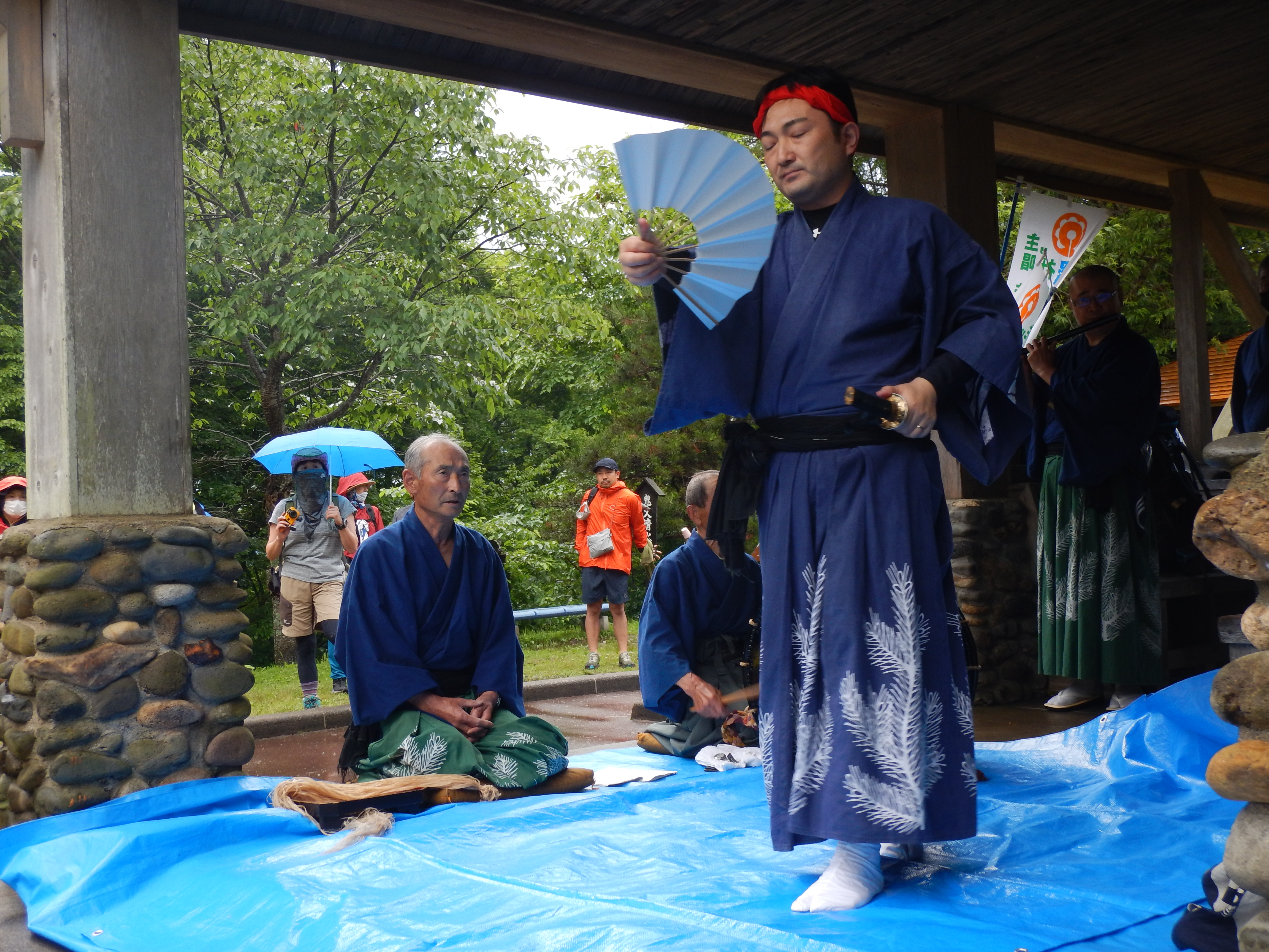 神楽の奉納の様子