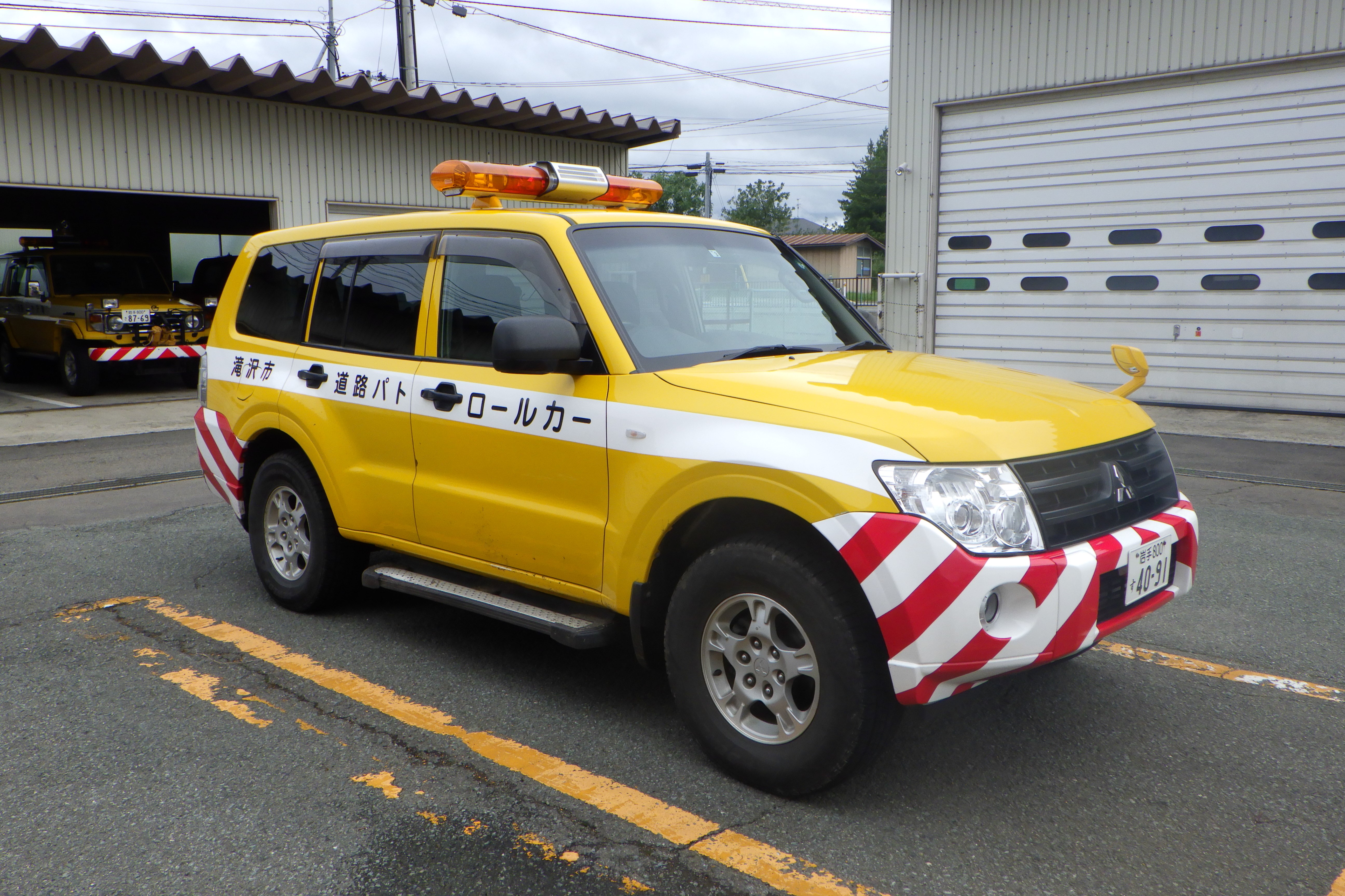 道路パトロール車