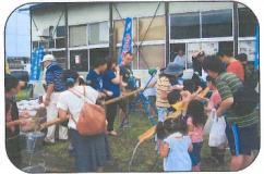 夏祭りの流しそうめんの写真