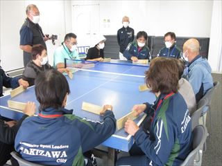 久慈市スポーツ推進委員協議会交流での卓球バレーの様子