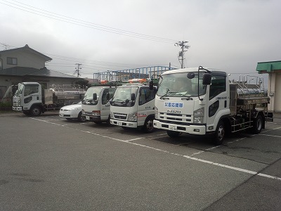 集まった給水車の写真