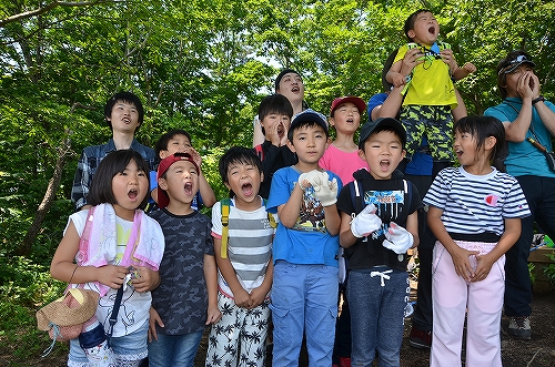 鞍掛山ふれあい登山の様子