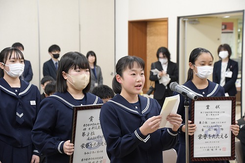 滝沢決意を述べる南中学校体操部所属の田子由璃菜（たこ ゆりな）さん