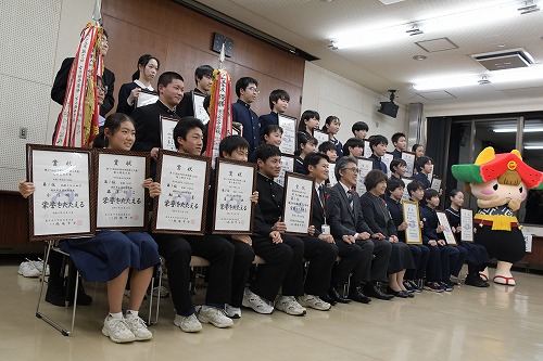 岩手県中学校新人大会で活躍した中学生総勢36人の写真