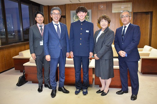 ジュニアユース（U-15）ホッケーチームにおける日本代表選手に選出された滝沢南中学校3年生の下田侑樹（しもだ ゆうき）さんの写真