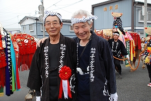 （写真＝藤倉孝作馬コ同好会長と再会）