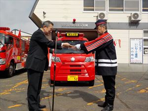 滝沢市消防団第5分団（元村）小型動力ポンプ積載車の引渡式の様子03