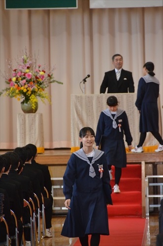 コロナで異例、滝沢中学校での卒業式の様子4 卒業証書授与