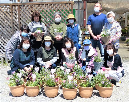 令和3年5月12日に行われた花いっぱい運動の様子1