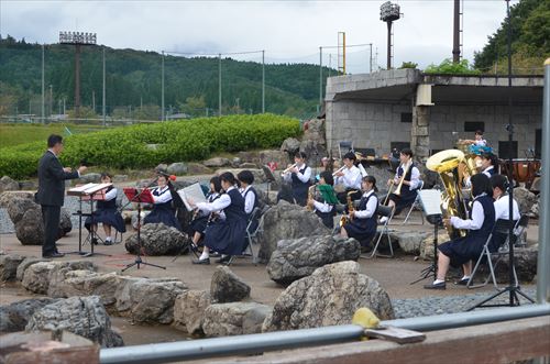 学生が演奏する様子8