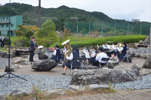 学生が演奏する様子7