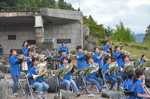 学生が演奏する様子2