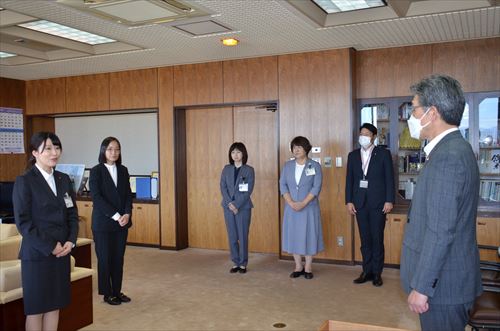 武田市長が前川未歩さんを激励