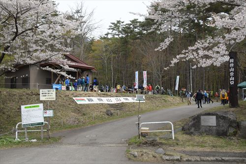 鞍掛山山開き式の様子