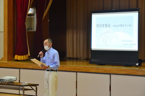 防災学習会にて解説している主濱さん