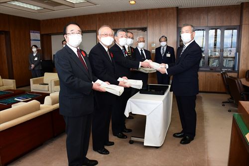 飲酒運転撲滅誓約書の署名活動を報告会