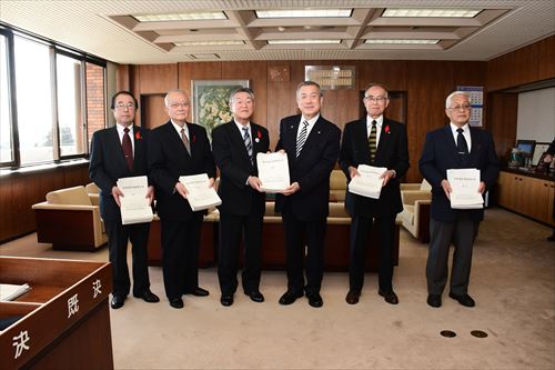 飲酒運転撲滅誓約書の署名活動を報告会