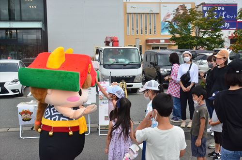 ちゃぐぽんと触れ合う観客のみなさん