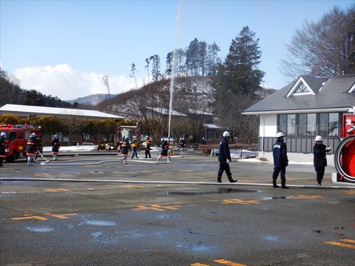 滝沢市市民福祉センターで行われた火災防御訓練の様子