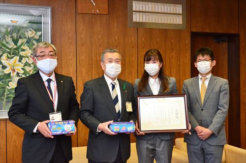 市へマスクの寄贈の様子