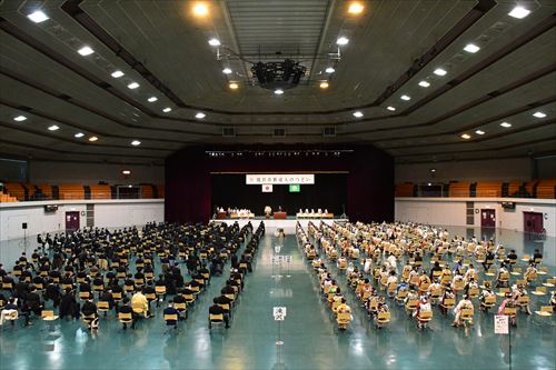 令和3年度滝沢市新成人式会場内の写真（後方より）