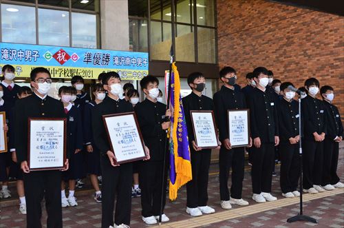 県中学校駅伝競走大会好成績選手の表敬訪問