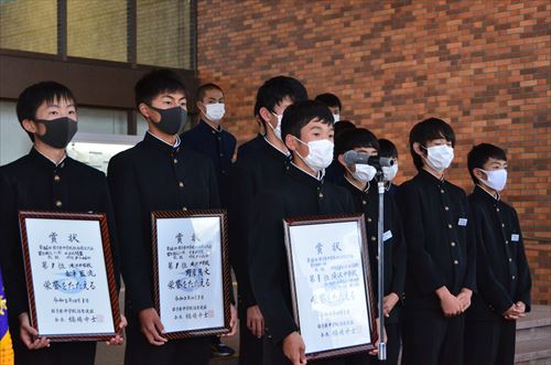 県中学校駅伝競走大会好成績選手の表敬訪問