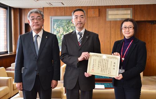 株式会社ドコモCS東北岩手支店への感謝状伝達式の様子