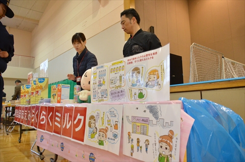 防災資材、食品の展示