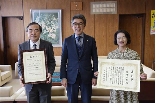 たきざわ環境パートナー会議代表の豊島正幸さんと、皆川千里さんが市長を表敬訪問1