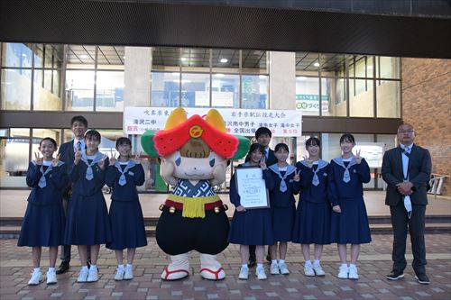 滝沢南中学校と滝沢第二中学校の吹奏楽部と駅伝部が市長を表敬訪問5