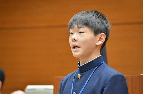 滝沢市民議会「U22学生編」の発表の様子4