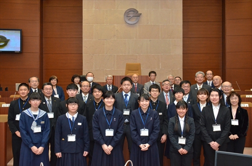 滝沢市民議会U22学生編の参加者記念撮影