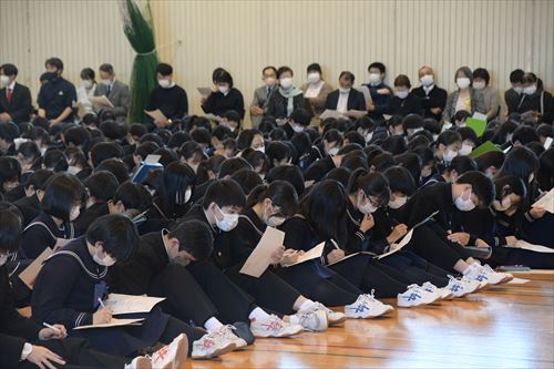 盛岡北高等学校で行われた選挙啓発授業の様子1