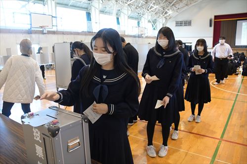 盛岡北高等学校で行われた選挙啓発授業の様子6