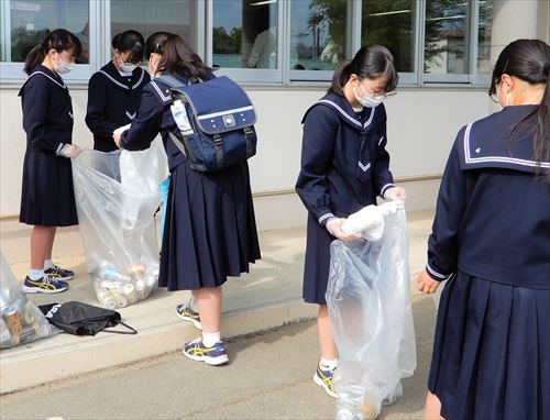 アルミ缶回収の様子1