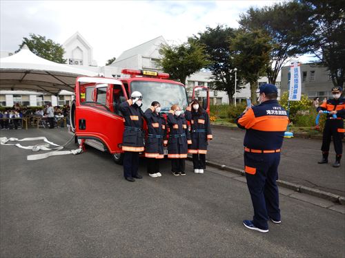 聖陵祭に参加した市消防団の様子