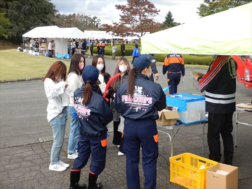 聖陵祭に参加した市消防団の様子