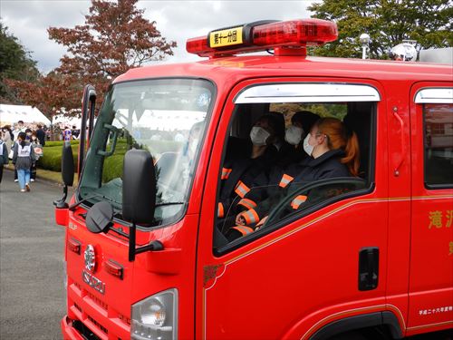 聖陵祭に参加した市消防団の様子