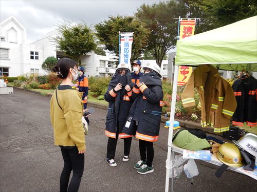 聖陵祭に参加した市消防団の様子