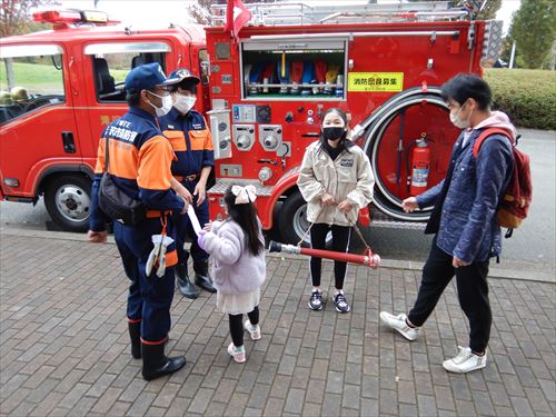 鷲風祭（しゅうふうさい）での消防団活動のPRの様子