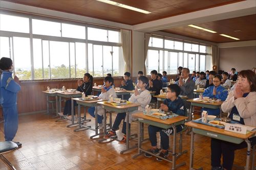 ふれあい給食会の様子