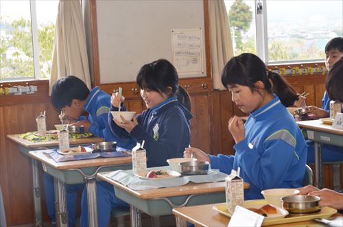 ふれあい給食会の様子