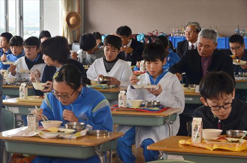 ふれあい給食会の様子