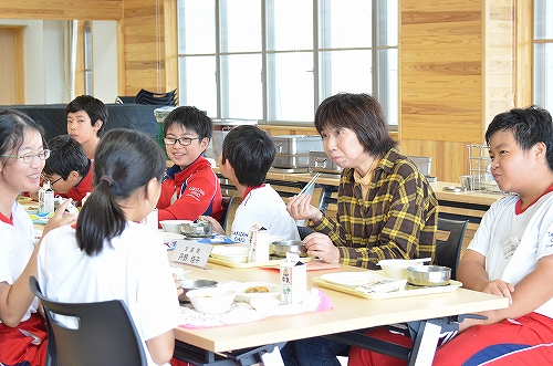 滝沢産食材使用のふれあい給食会